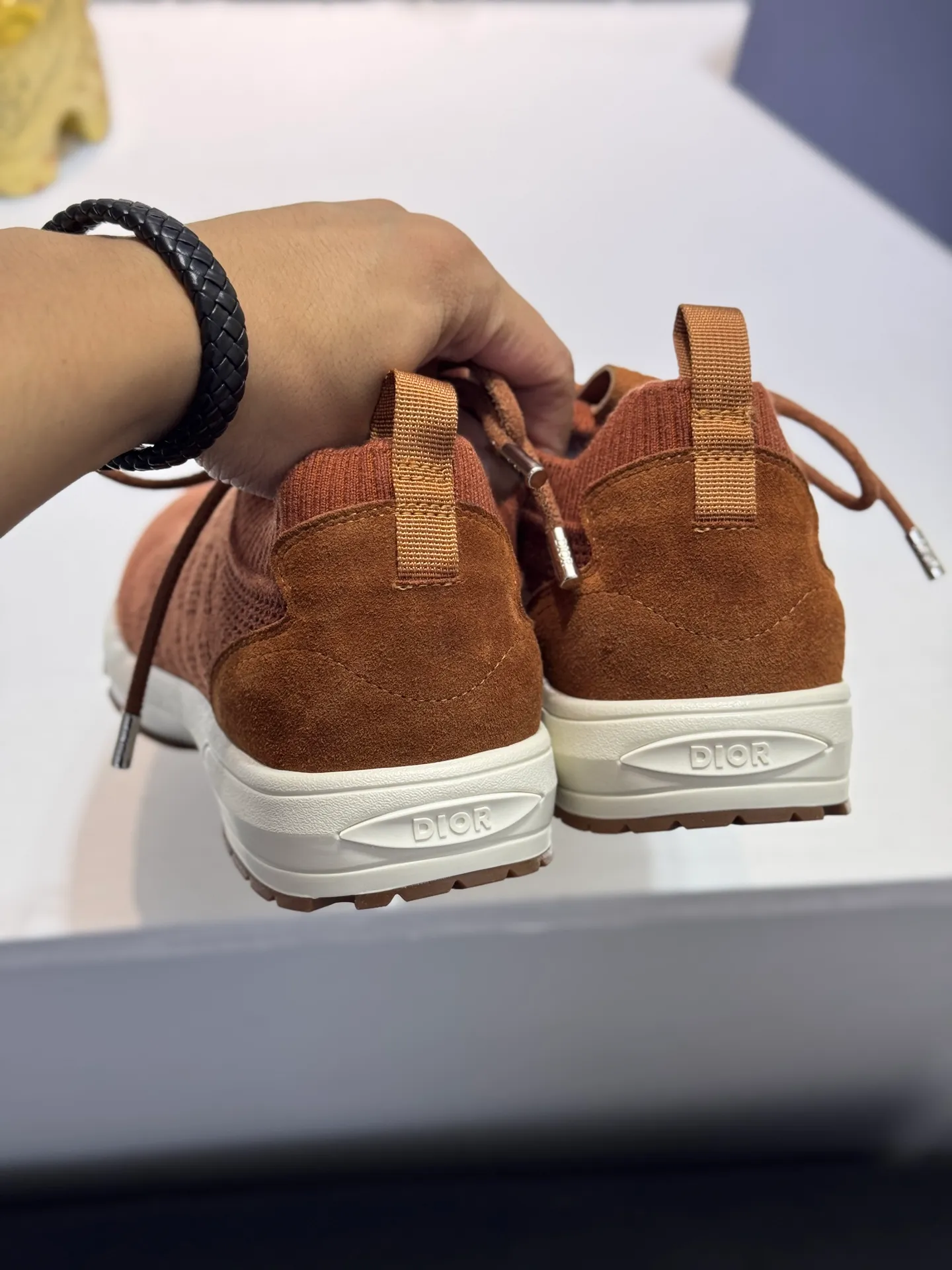 Men's shoes💰400【New style】🎠🎠Dior🔍Top purchasing agent🇮🇹 Di The new super-popular sneakers from the popular sneakers are synchronized with the new counters. The uppers are made of flying woven fabrics, and the logo logo on the tongue is perfectly reproduced with complex craftsmanship that is a must-have for fashionistas. The soles: the original soles are specially provided by the original factory, and the exclusive molded soles are super comfortable. The original factory orders, 🔍🔍multiple colors are available, you can go in and out of the counter at will, welcome to compare, a must-have for fashionable men. Code number: 38-44 (45 customized